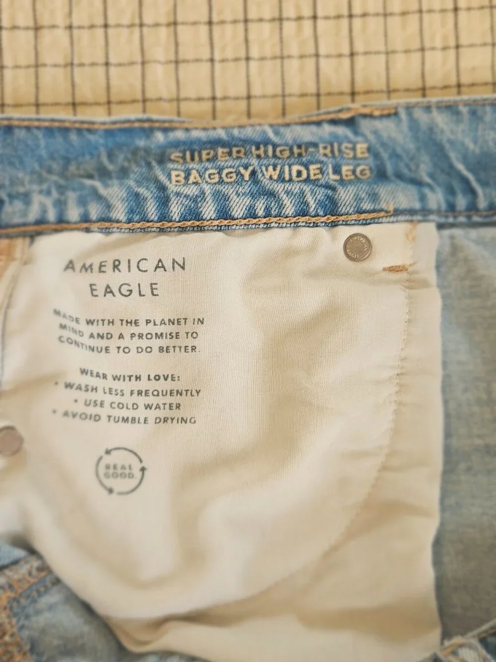 American Eagle Super High-Rise Baggy Jeans - Picture 4 of 5